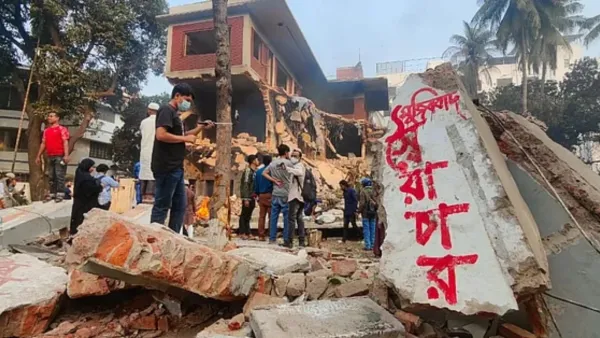 ছবিতে ধানমন্ডির ৩২ নম্বর