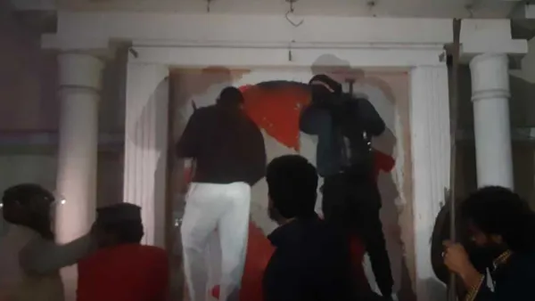 যশোরে বঙ্গবন্ধুর ম্যুরাল, ভাস্কর্য ও নামফলক ভাঙচুর 