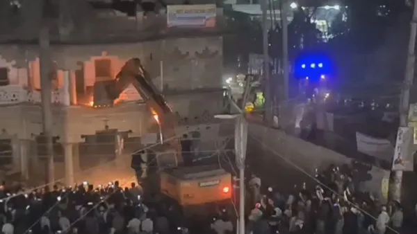 ভেঙে ফেলা হলো শামীম ওসমানের দাদার বাড়ি ‘বাইতুল আমান’