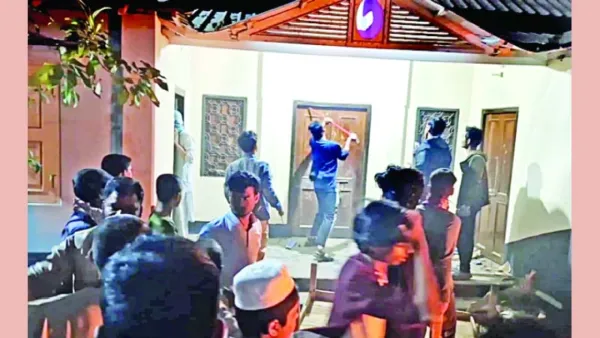 দেশজুড়ে আ.লীগ নেতাদের বাড়িঘরে ভাঙচুর ও আগুন