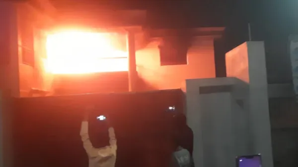 ভোলার বোরহানউদ্দিনে পৌর মেয়রের বাড়িতে অগ্নিসংযোগ