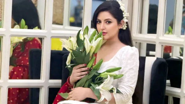 মানুষ কী করে মানুষকে ছেড়ে চলে যায়: পরীমণি