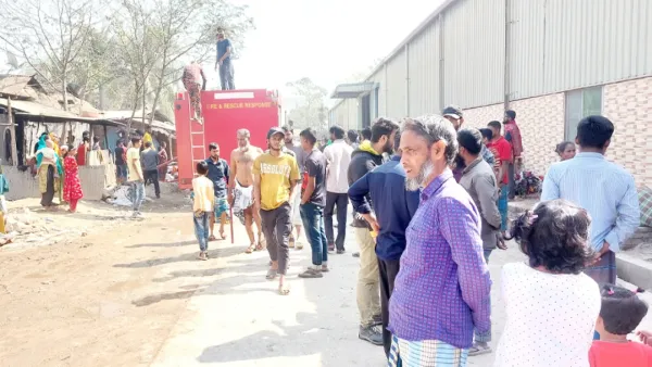 শ্রীপুরে অগ্নিকাণ্ডে ১৬ ঘর পুড়ে ছাই