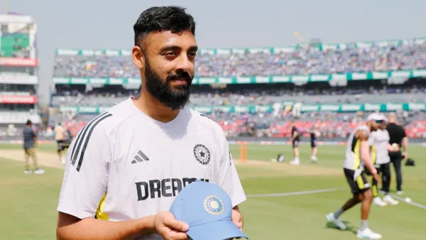 দ্বিতীয় বয়স্কতম ভারতীয় হিসেবে ওয়ানডেতে বরুণের অভিষেক