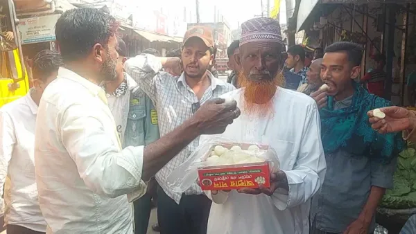 আওয়ামী লীগ নেতাকে গ্রেপ্তার করায় আনন্দ মিছিল, মিষ্টি বিতরণ