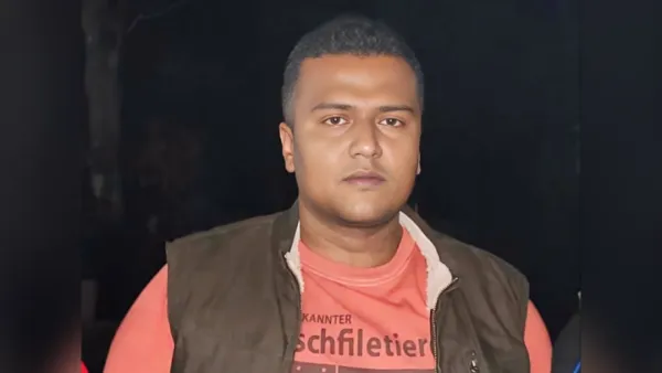 সাবেক প্রতিমন্ত্রীর ভাতিজাকে আটক করে পুলিশে দিলেন স্থানীয়রা