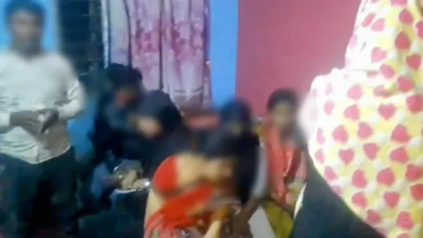 বগুড়ায় আবাসিক হোটেল থেকে ৯ নারীসহ আটক ১৬