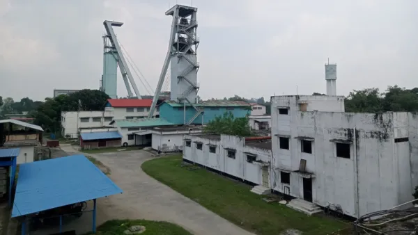 মধ্যপাড়া খনি থেকে পাথর উত্তোলন বন্ধ