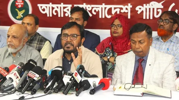 ‘জনগণ চূড়ান্তভাবে বিরক্ত হওয়ার আগেই দায়িত্বশীলতার প্রমাণ দিন’