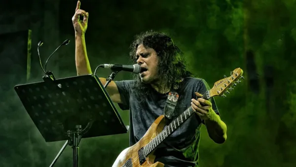 কাল মঞ্চ মাতাবেন জেমস