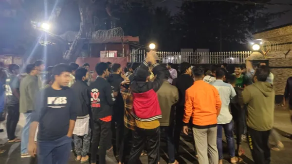 আ. লীগ নিষিদ্ধের দাবিতে শেকৃবি শিক্ষার্থীদের বিক্ষোভ মিছিল