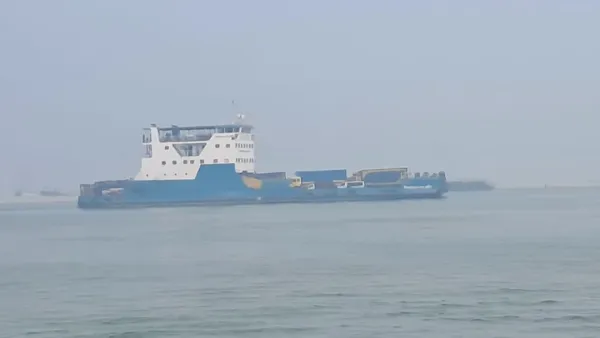 ৫ ঘণ্টা পর দৌলতদিয়া-পাটুরিয়া নৌরুটে ফেরি চলাচল স্বাভাবিক