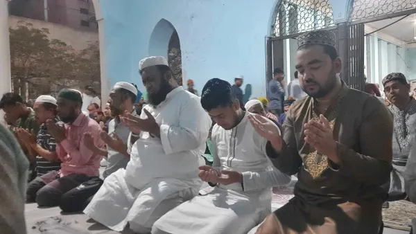 শবে বরাতে মসজিদে-মসজিদে পাপ মোচনের আকুতি