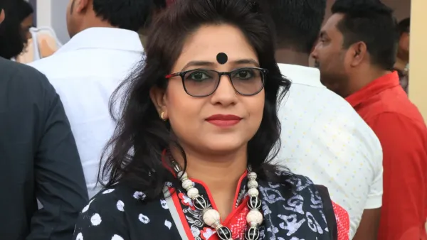 সাবেক প্রতিমন্ত্রী পলকের স্ত্রীর দেশত্যাগে নিষেধাজ্ঞা