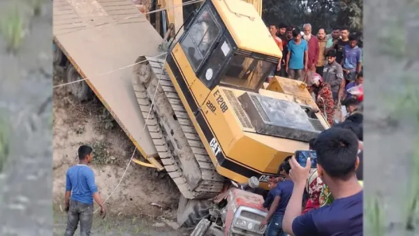 ভেকু বহনকারী ট্রাক্টর নিয়ন্ত্রণ হারিয়ে খাদে, নিহত ১