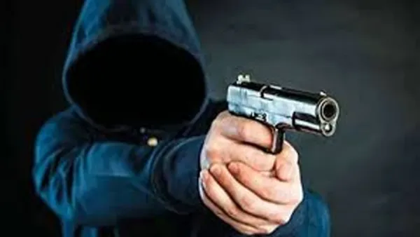 বনশ্রীতে শ্রমিক দল নেতাকে গুলি 