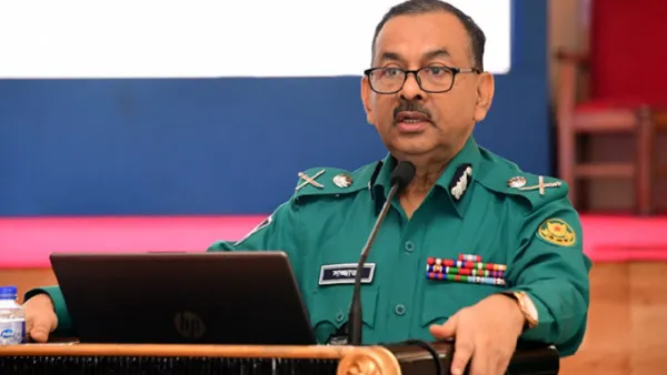 কেন্দ্রীয় শহীদ মিনারে প্রবেশ নিয়ে যা বললেন ডিএমপি কমিশনার