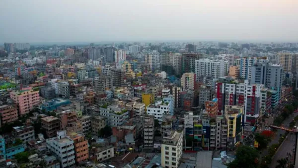 ‘খুবই অস্বাস্থ্যকর’ বাতাস নিয়ে বায়ুদূষণের শীর্ষে ঢাকা