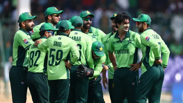 চ্যাম্পিয়নস ট্রফি ছেড়ে পাকিস্তানকে জিম্বাবুয়ের সঙ্গে খেলার পরামর্শ