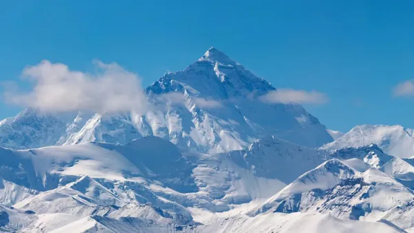 উচ্চতা কমে যাচ্ছে এভারেস্টের! 