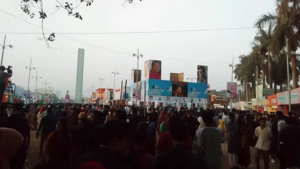 ক্রেতা থাকলেও বিক্রি কম বইমেলায়