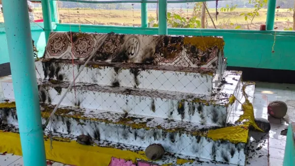 সুনামগঞ্জে লোড়া পীরের মাজারে আগুন