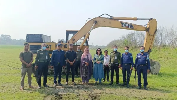 কালীগঞ্জে বিচারকের দেওয়া রায় অমান্য করায় মাটি কাটার ভেকু জব্দ