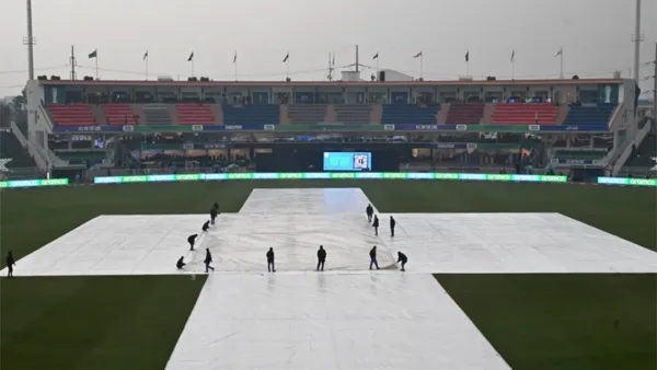 বৃষ্টির কারণে টসে বিলম্ব