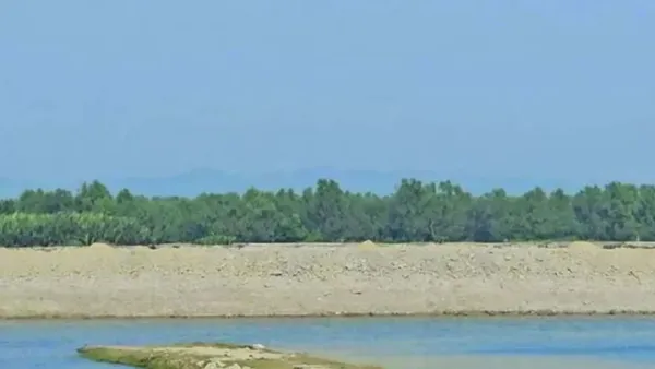 রাখাইনে ফের গুলির শব্দ, কাঁপছে বাড়িঘর