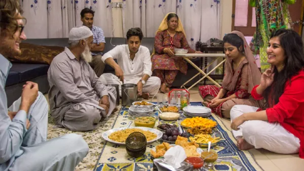 রমজানে ৪০ লাখ পরিবারকে ২ হাজার কোটি রুপি সহায়তা দিচ্ছে পাকিস্তান