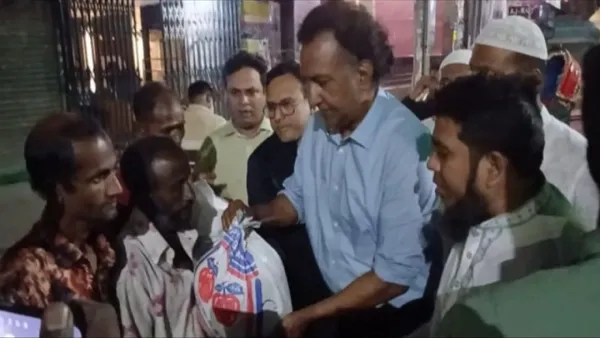 পল্টনে তৃণমূল প্রান্তিক মানুষের হাতে ইফতার সামগ্রী বিতরণ বিএনপির