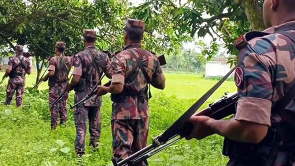 মধ্যরাতে সীমান্তে বিএসএফের কাঁটাতারের বেড়া, বিজিবির বাধা