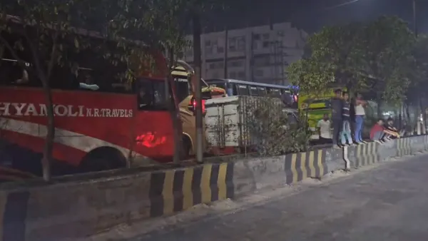 বকেয়া বেতনের দাবিতে ঢাকা আরিচা মহাসড়ক অবরোধ