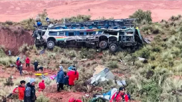 বলিভিয়ায় পাহাড়ি রাস্তা থেকে বাস গিরিখাতে, নিহত ৩১