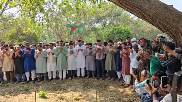 রায়ের বাজারে জুলাই গণঅভ্যুত্থানে শহীদদের কবর জিয়ারত এনসিপি’র