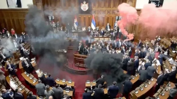 সার্বিয়ার পার্লামেন্টে গ্রেনেড নিক্ষেপ 