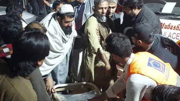 পাকিস্তানে আত্মঘাতী বোমা হামলায় নিহত ১২