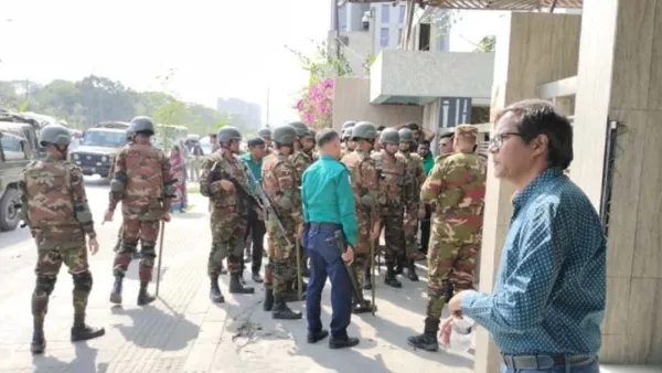 বিএসইসির চেয়ারম্যান-কমিশনারদের অবরুদ্ধ করে বিক্ষোভ