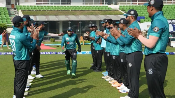 মুশফিকের বিদায়ে যে বার্তা দিলেন শ্রীলংকান তারকা