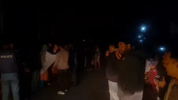 লালমনিরহাটে যুবক নিহতের গুজবে বাড়িঘর ভাঙচুর