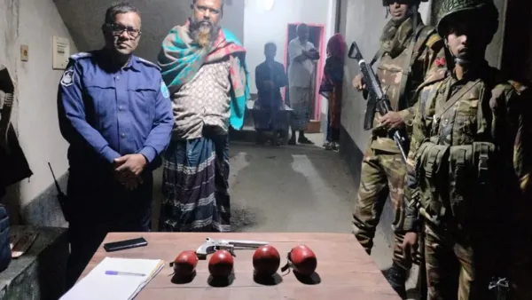 যৌথবাহিনীর অভিযানে অস্ত্র ও গ্রেনেডসহ মুদি ব্যবসায়ী গ্রেপ্তার