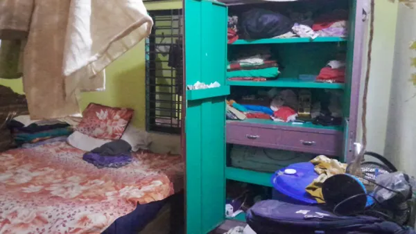 প্রবাসীকে বেঁধে রেখে বাড়িঘরে হামলা ও ভাঙচুর 