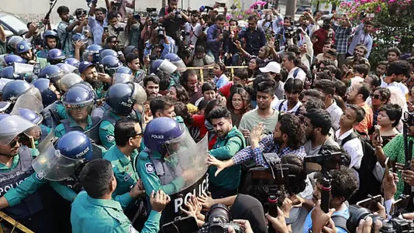 ধর্ষণবিরোধী পদযাত্রা থেকে পুলিশের ওপর হামলা, ১২ জনের বিরুদ্ধে মামলা