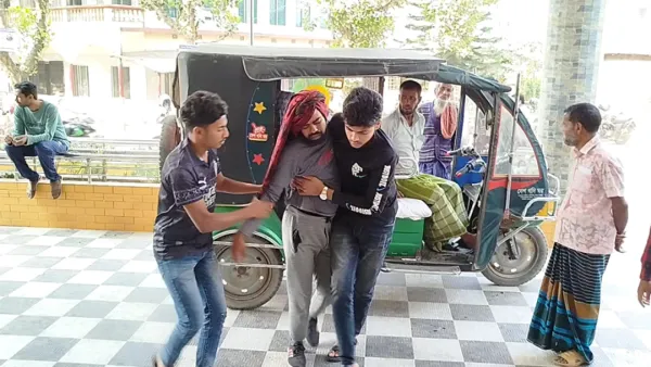 পাওনা টাকা চাওয়াকে কেন্দ্র করে সংঘর্ষে আহত ২০