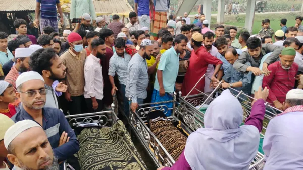 শেরপুরে মোটরসাইকেল নিয়ন্ত্রণ হারিয়ে ৩ বন্ধু নিহত