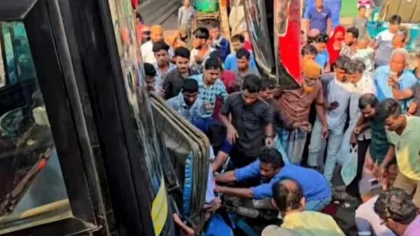 চন্দনাইশে বাসচাপায় ভাই-বোনসহ নিহত ৩