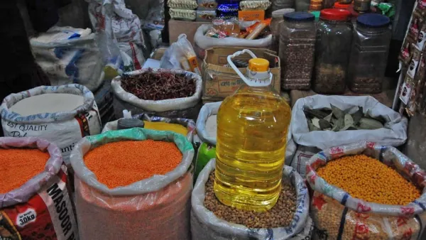 বেশিরভাগ পণ্যের দাম নিম্নমুখী