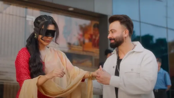 প্রকাশ্যে শাকিব-ইধিকার রোমান্স 