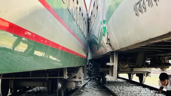 রাজশাহী স্টেশনে দুই ট্রেনের সংঘর্ষ