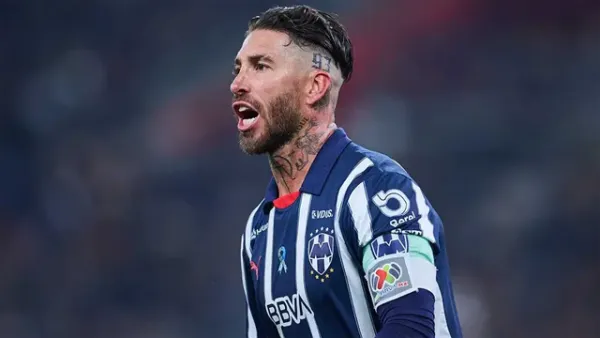 প্রতিপক্ষ ফুটবলারকে লাথি মেরে লাল কার্ড পেলেন রামোস